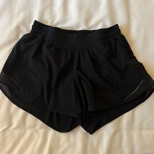 Lululemon hotty hot short black size 6